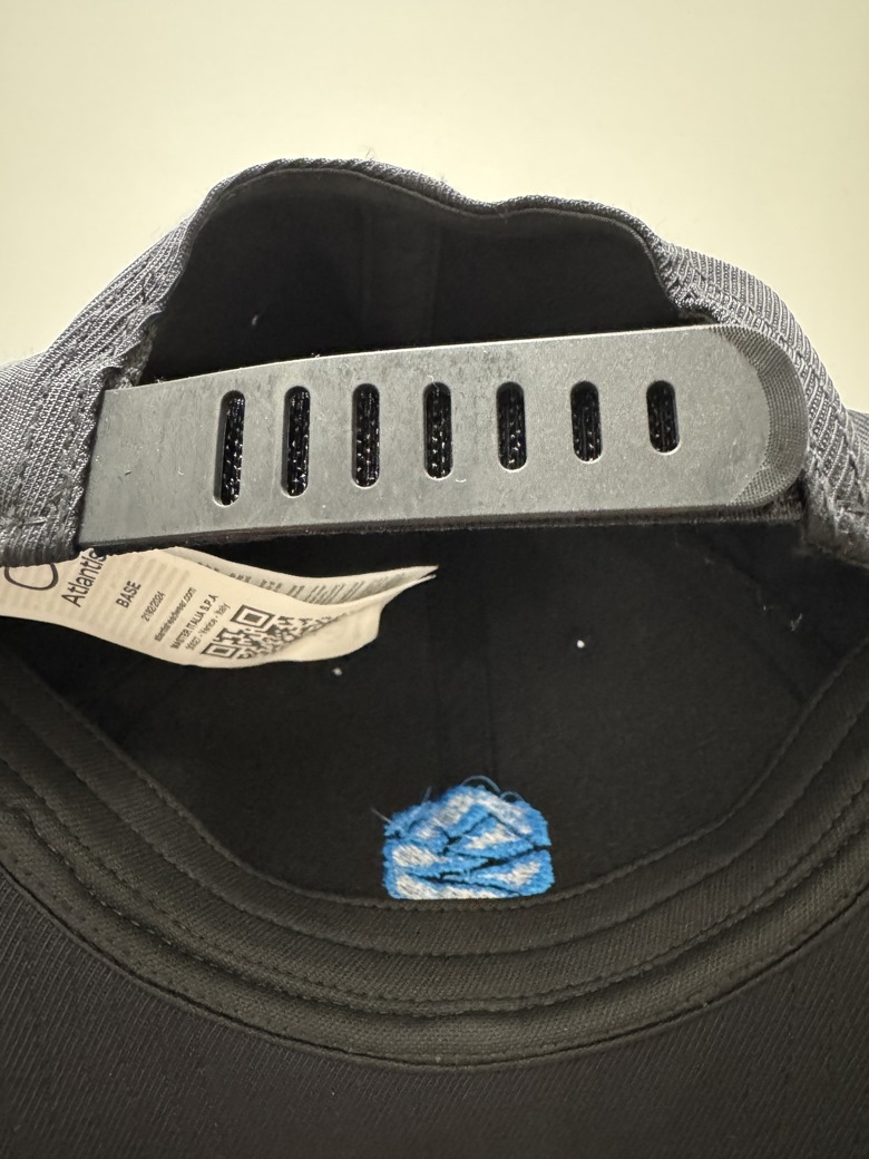 Black cap - Cappellino nero hover