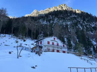 Snowshoeing in Val d'Oten 5