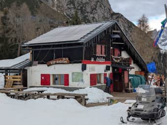 Winter at the Antelao refuge 7